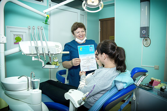 пациент Дарья после стоматологической процедуры